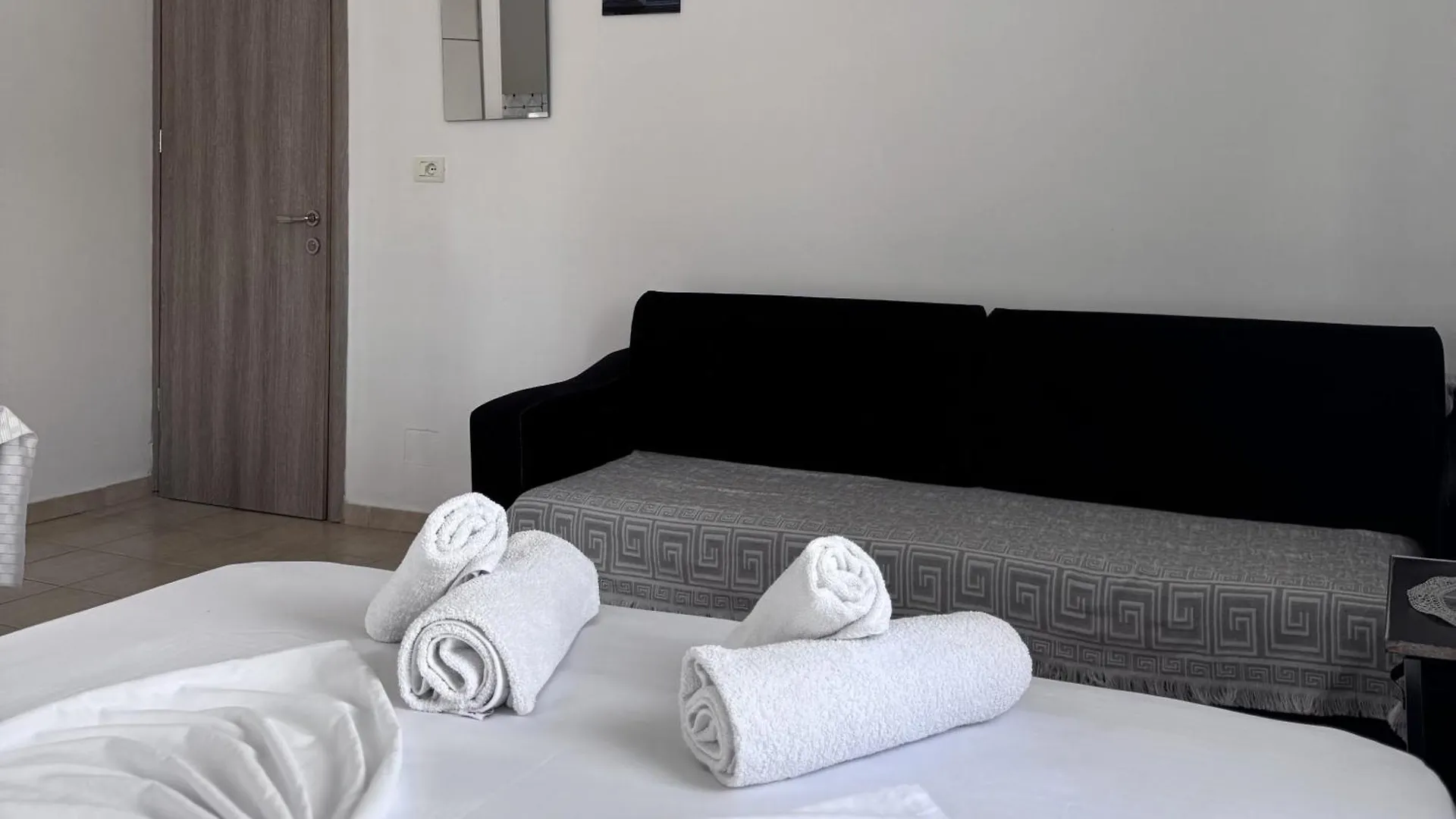 Handmade Stone Villa كساميل ألبانيا